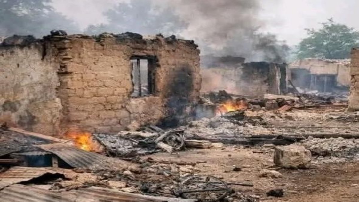 Nigéria perseguição religiosa: Massacre deixa mais de 30 mortos em Benue 1 Nigéria perseguição religiosa: casas incendiadas em comunidade cristã 2026