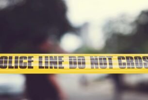 Tumbler Ridge Secondary School após o ataque em escola no Canadá em 2026