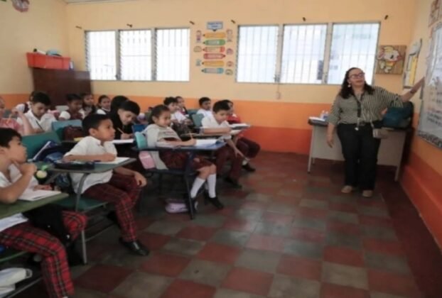 Reunião do Congresso Nacional de Honduras com líderes cristãos sobre a Bíblia nas escolas