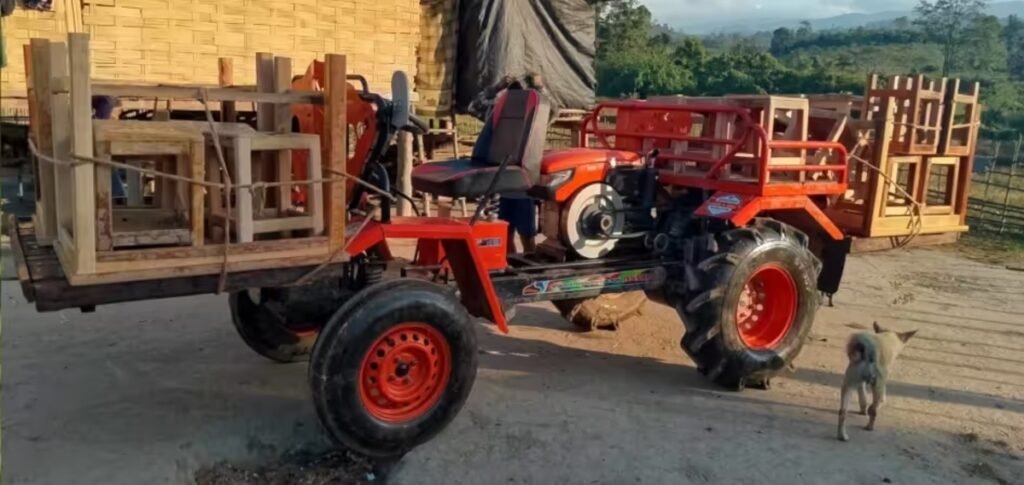 Crianças no Laos estudando com a Bíblia no projeto de Noy