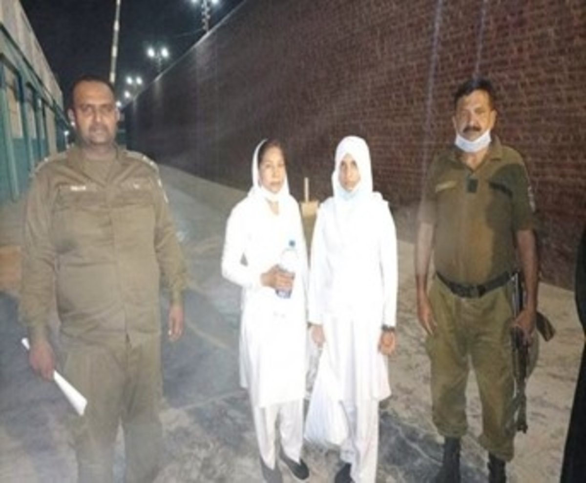 Enfermeiras cristãs absolvidas no Paquistão Maryam Lal e Newosh Arooj