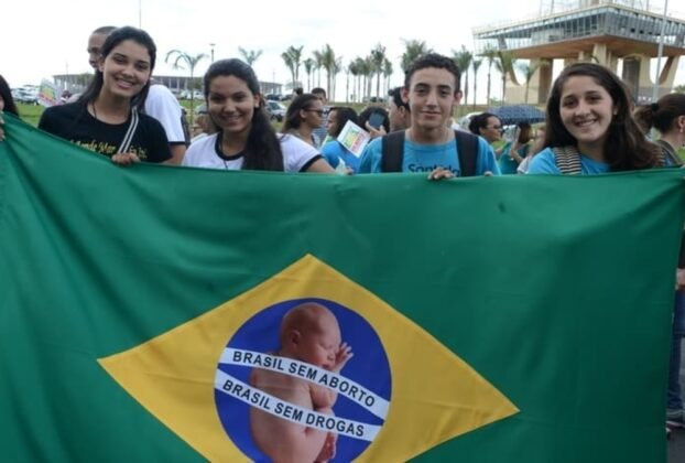 Gráfico da pesquisa PoderData mostrando a Geração Z contra o aborto no Brasil