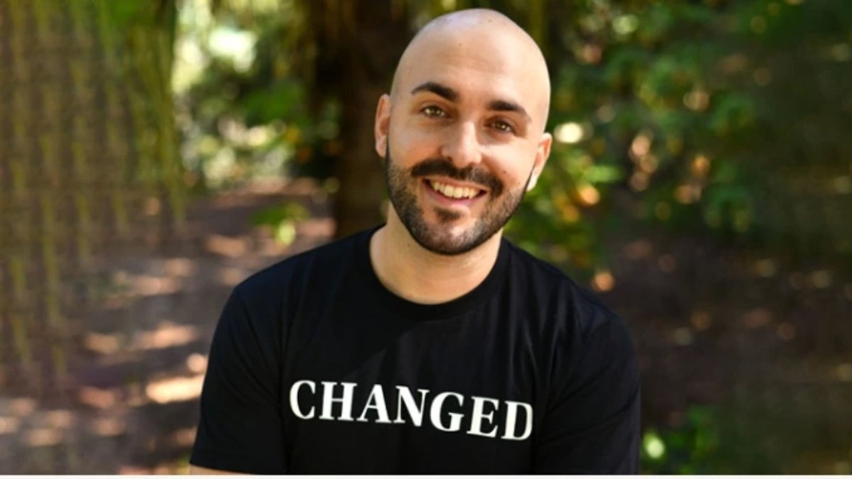 Testemunho de ex-gay absolvido: Matthew Grech comemora vitória judicial em Malta 2026