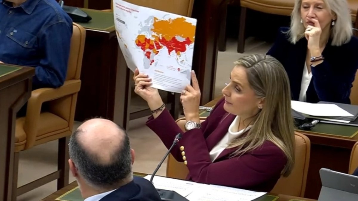 Defesa dos cristãos perseguidos: deputada Maribel Sánchez apresenta mapa da perseguição religiosa no Parlamento espanhol 2026