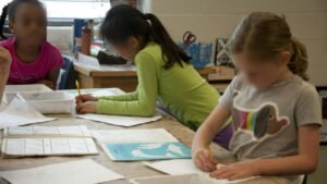 ### Menina é silenciada por vice-diretor após evangelizar em escola pública dos EUA