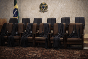 # A Necessidade de um STF Sem Ministros: Uma Nova Proposta para a Justiça Brasileira