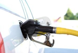 ### Gasolina de Graça e Oração: A Iniciativa da Igreja Overcoming Believers que Transformou Vi…