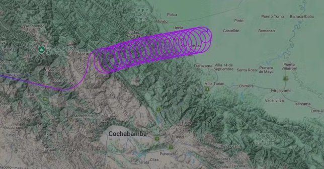 Tragédia nos Céus da Bolívia: Avião Voa em Círculos e Colide com o Solo 1 Avião voa por