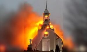 Tragédia em Saint-Romain: Incêndio Devasta Igreja Centenária no Canadá