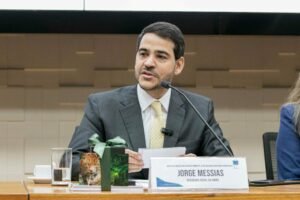 Título: Entre Ameaças e Defesas: O Papel do Advogado-Geral da União e os Limites Institucionai…