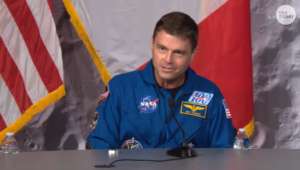 ### Astronauta da NASA Emociona-se ao Buscar Conexão Espiritual Após Missão no Espaço