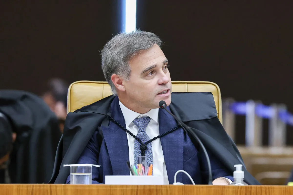 Mendonça vota para