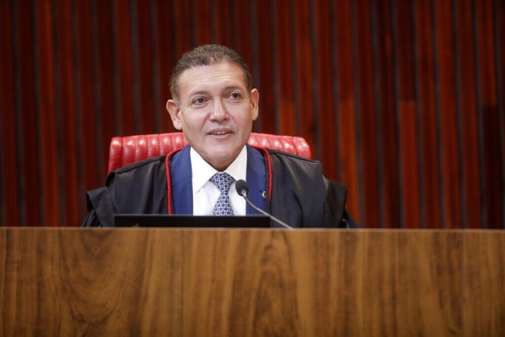 Uma Nova Era no TSE: Expectativas e Desafios para a Política Brasileira 1 Nova direção no