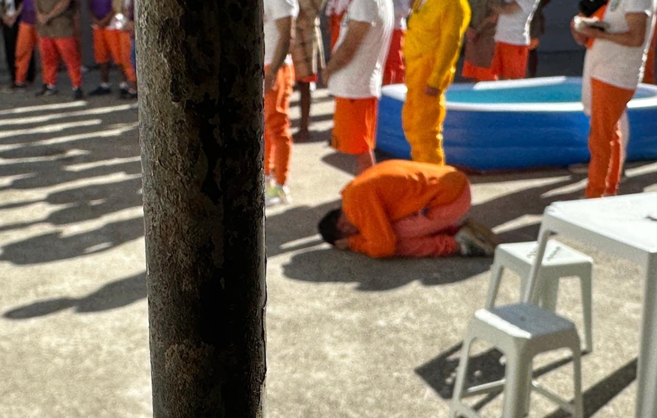 23 presos são