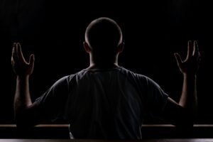 ### A Intervenção Divina que Mudou Vidas: Um Evangelismo que Salvou uma Alma do Crime