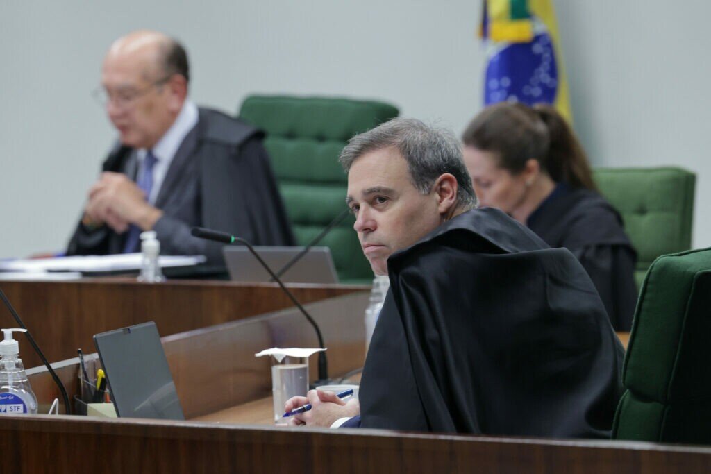 Mendonça versus Gilmar