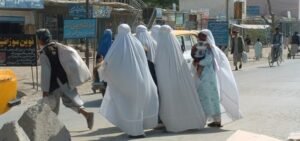 Mulheres Afegãs Enfrentam Violência em Protesto por Direitos em Herat