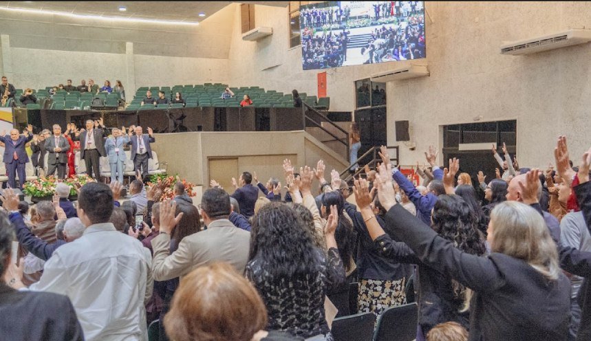 Mais de mil
