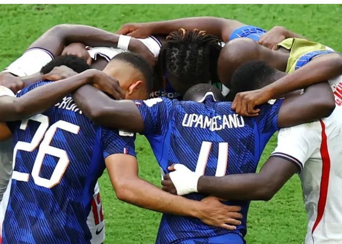 Jogadores da Inglaterra e da França Se Unem em Oração Após Disputa Emocionante pelo Terceiro ... 1 Copa do Mundo