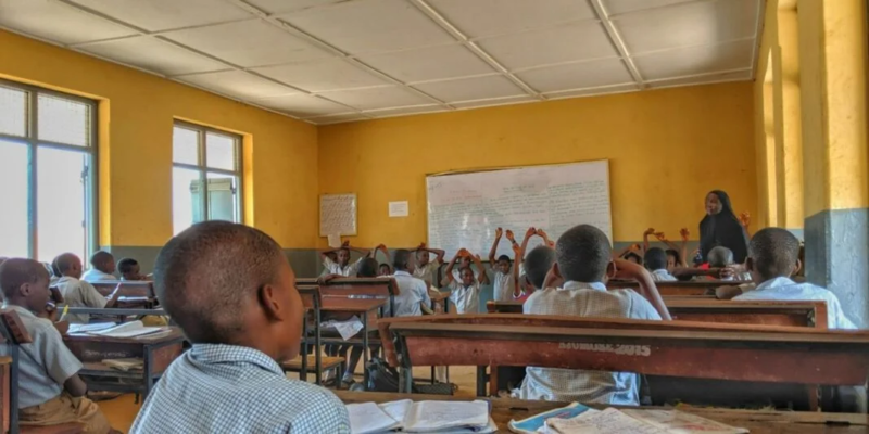 Terroristas invadem escola