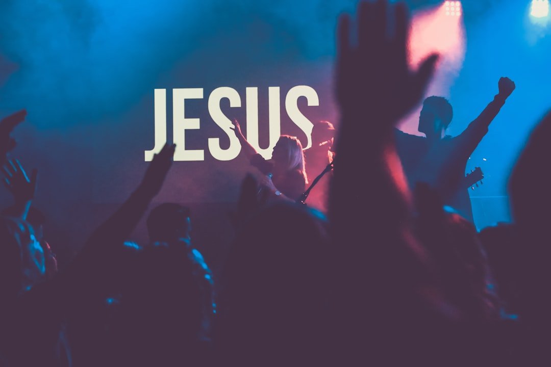 Como Negar a Si Mesmo e Seguir a Cristo: Uma Jornada de Fé 1 Seguir a Cristo — Como Negar a Si Mesmo e Seguir a Cristo: Uma Jornada de Fé