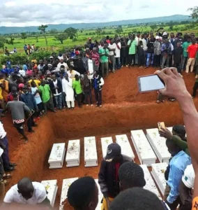Comunidade Cristã em Kaduna Realiza Funeral Coletivo de Vítimas d…