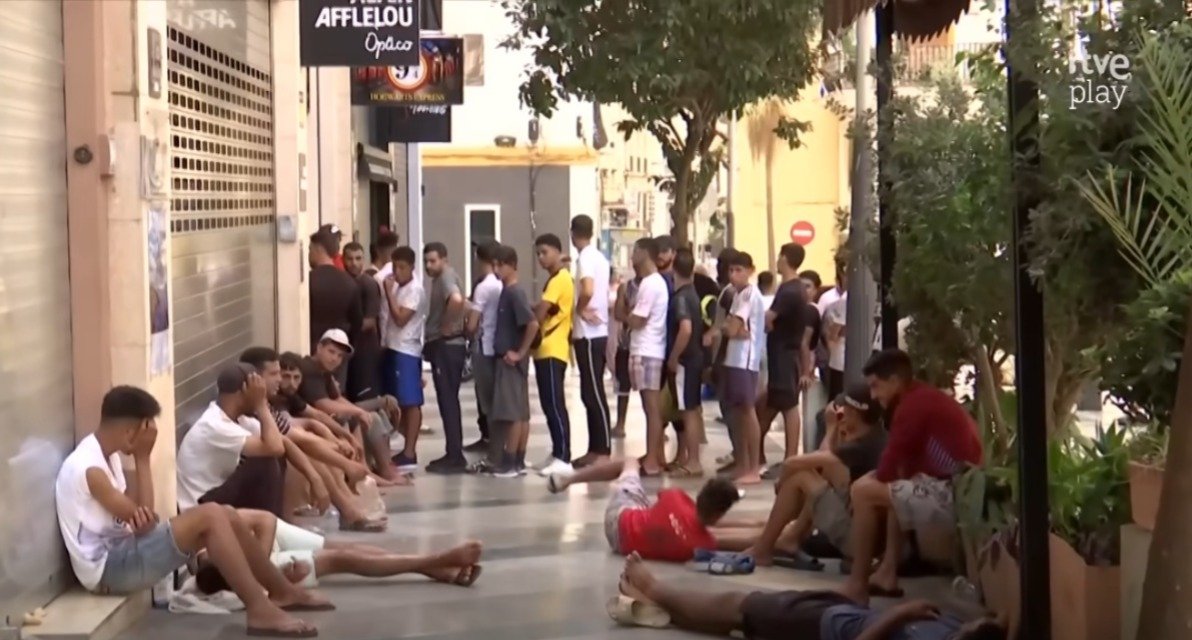 Igrejas em Ceuta: Uma Luz na Crise Imigratória com Apoio Humanitário 1 Igrejas dão alimentos