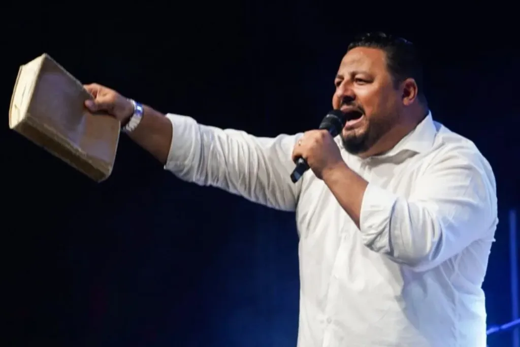 Justiça aceita denúncia contra pastor por declarações discrimin... 1 Justiça torna réu