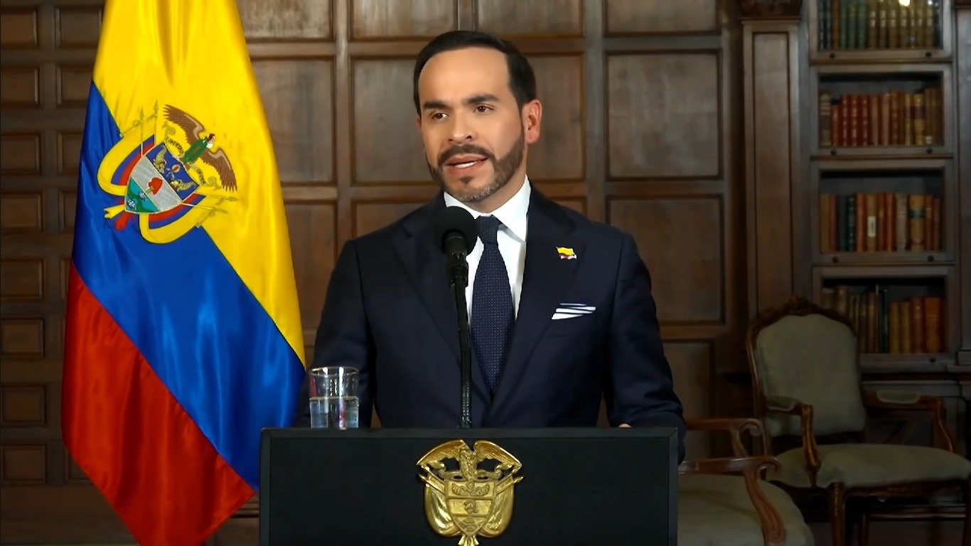 Justiça obriga presidente colombiano a se desculpar por ato religi... 1 Justiça ordena presidente