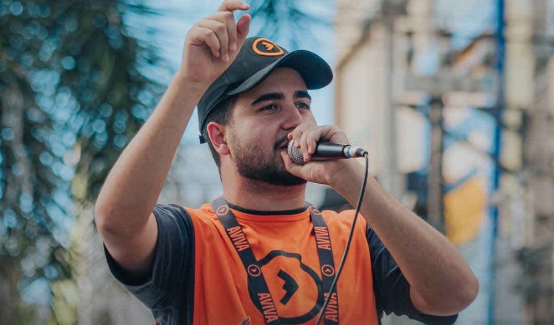 Evangelista Lucas Teodoro é internado em UTI e pede orações pela... 1 Evangelista que prega